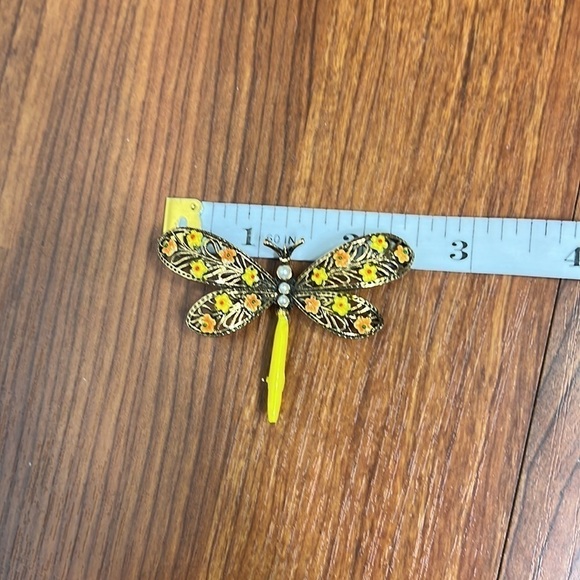 ART Vintage Butterfly Brooch with Pearl & Floral Accents - Picture 5 of 5